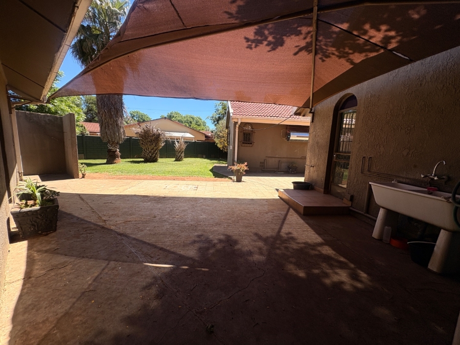 4 Bedroom Property for Sale in Flamwood North West